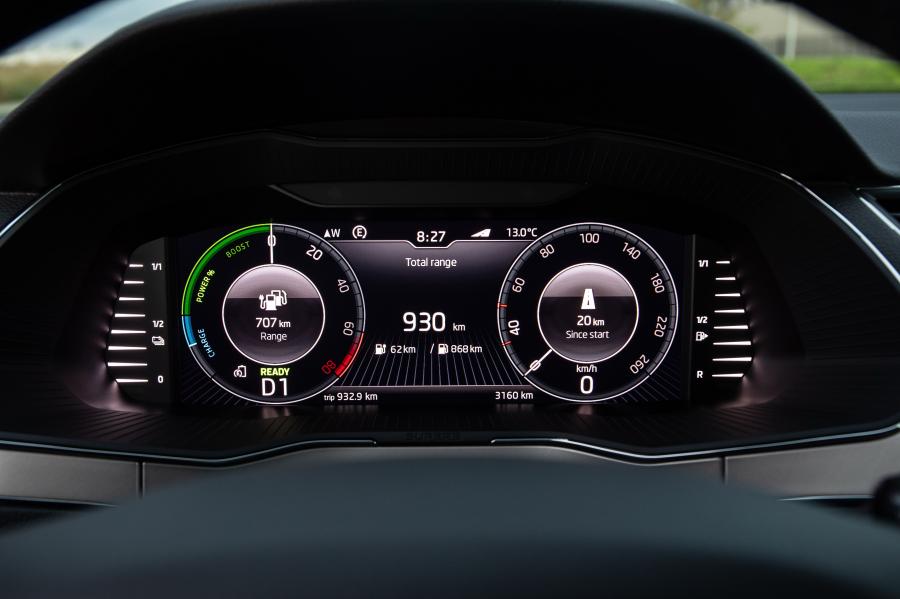 Панель приборов Skoda Superb iV 2019 года  (WW) (фото 17 из 55)